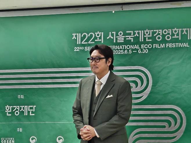 14일 서울 중구 환경재단 레이첼카슨홀에서 열린 기자간담회에서 홍보대사 ‘에코프렌즈’로 위촉된 조진웅 배우. 김광우 기자.