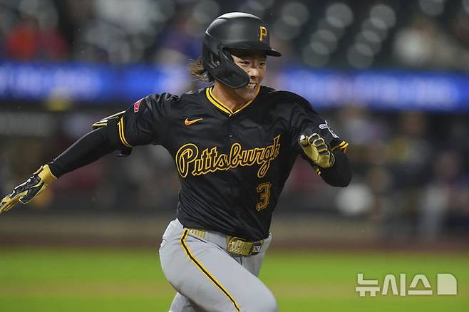 [뉴욕=AP/뉴시스] 피츠버그 파이리츠 배지환이 15일(한국 시간) 미국 뉴욕 시티필드에서 벌어진 2025 MLB 뉴욕 메츠와의 경기에 8번 타자 중견수로 선발 출전해 4타수 1안타 1득점을 기록했다. 2025.0515.
