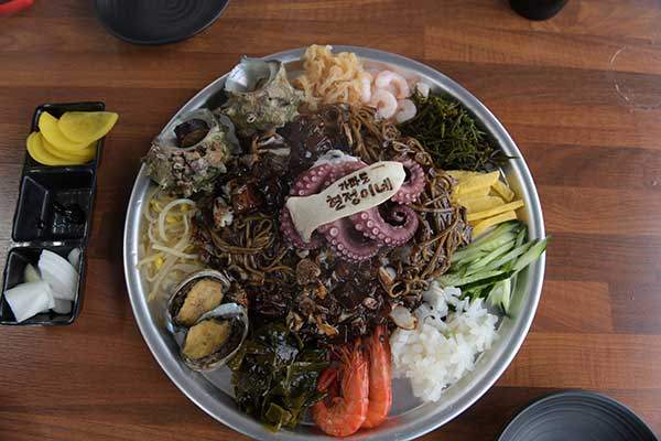 현정이네 문어쟁반짜장 .