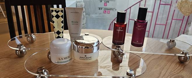 명품 브랜드 화장품을 오마주한 와이레스의 듀프 제품. 박윤희 기자