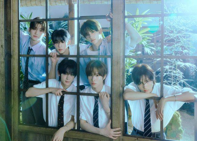 투어스(TWS) 일본 첫 싱글 앨범 'Nice to see you again, はじめまして(하지메마시테) 오피셜 포토. 플레디스엔터테인먼트