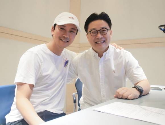 서경덕(오른쪽) 성신여대 교수와 배우 김남길. 서 교수 페이스북