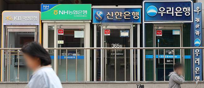 9월1일부터 예금보호한도가 기존 5000만원에서 1억원으로 상향된다. 사진은 시중 은행의 ATM기의 모습 ⓒ연합뉴스