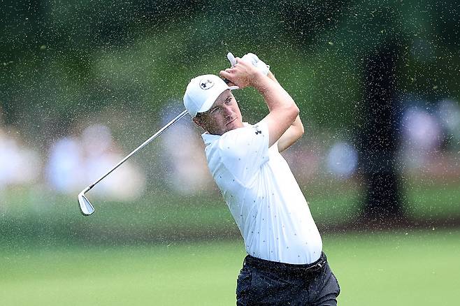 조던 스피스가 14일 미국 노스캐롤라이나주 샬럭의 퀘일 할로 클럽에서 열린 PGA 챔피언십 연습라운드에서 샷을 점검하고 있다. 게티이미지코리아