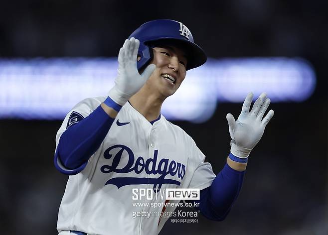 ▲ 홈런을 치고 기뻐하는 김혜성.