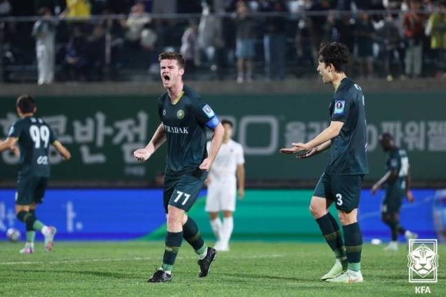 기뻐하는 김포 선수들. /사진=대한축구협회 제공