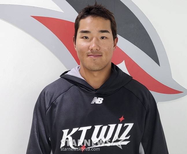 3일 키움전 승리 후 스타뉴스와 인터뷰를 하고 있는 안현민. /사진=안호근 기자