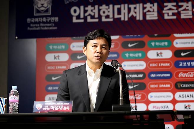 2025 AFC 여자 아시아 챔피언스리그 준결승 출정 기자회견에 참석한 허정재 인천 현대제철 감독. /사진=한국여자축구연맹 제공