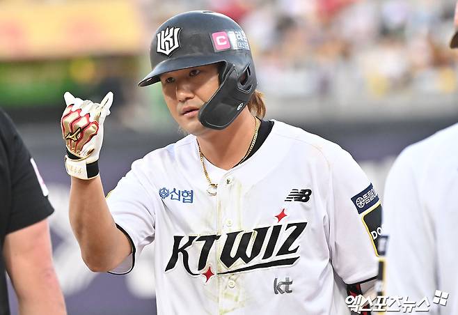 KT 위즈 김상수가 경기에 출전해 세리머니하고 있다. 엑스포츠뉴스 DB