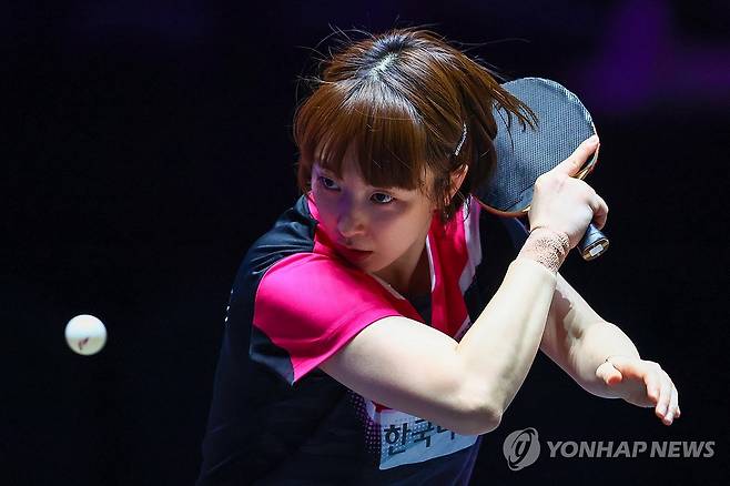 서효원 '집중' (영종도=연합뉴스) 서대연 기자 = 탁구 서효원이 1일 인천 영종도 인스파이어 아레나에서 열린 월드테이블테니스(WTT) 챔피언스 인천 2025 여자 단식 32강전 마카오 주위링과의 경기에서 공격하고 있다. 2025.4.1 dwise@yna.co.kr