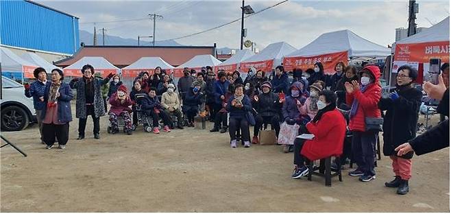 2024년 봉산동 지역에서 진행한 마을 장터 [갈거리사회적협동조합 제공.재판매 및 DB 금지]