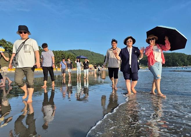 송호해변 맨발걷기 [해남군 제공·재판매 및 DB 금지]