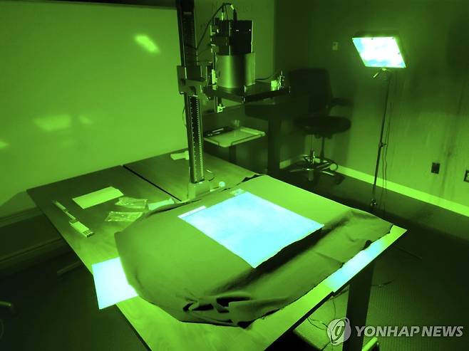 분광 이미징, 적외선 촬영 등으로 진품 판별 [AP=연합뉴스 자료사진. 재판매 및 DB 금지]