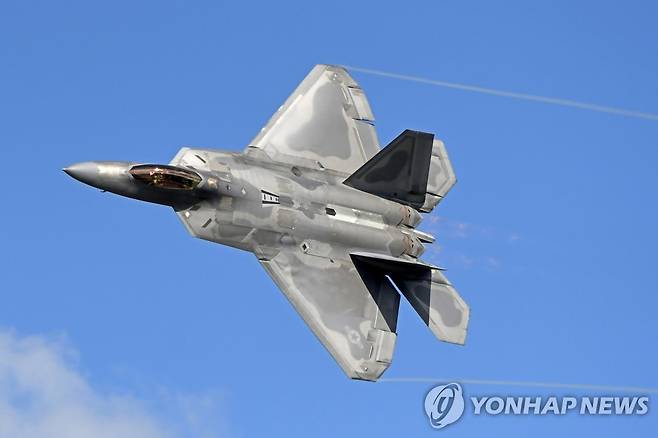 에어쇼에 나타난 F-22 랩터 전투기 [UPI=연합뉴스 자료사진. 재판매 및 DB 금지]
