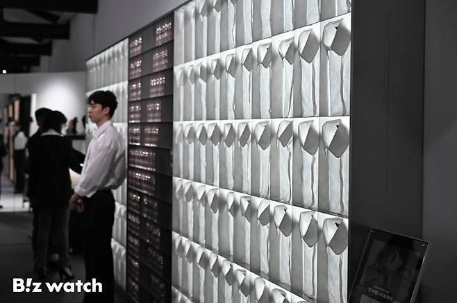 CJ온스타일이 16일 서울 성수동에서 글로벌 패션계의 전설로 불리는 칼 라거펠트(Karl Lagerfeld)의 팝업스토어를 열고 있다./사진=이명근 기자 qwe123@