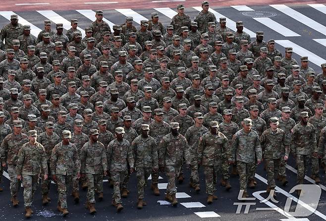 건군 제76주년 국군의 날인  지난해 10월 1일 오후 서울 세종대로 일대에서 열린 시가행진에서 주한미군 장병들이 행진하고 있다. 2024.10.1/뉴스1 ⓒ News1 구윤성 기자