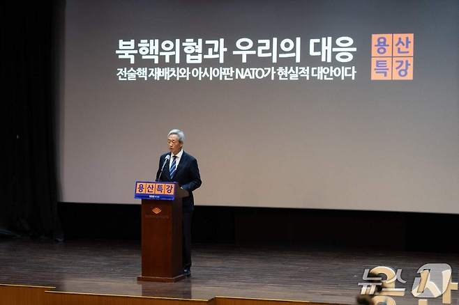 정몽준 아산정책연구원 명예이사장은 16일  서울 용산 전쟁기념관에서 열린 '2025 용산 특강'에서 특별강연을 펼치고 있다. 2025.05.16. (아산정책연구원 제공)