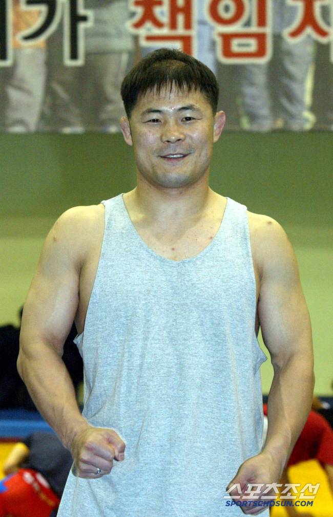 2004아테네올림픽  레슬링대표팀 코치 시절의 박장순 이사장. 사진=스포츠조선 DB