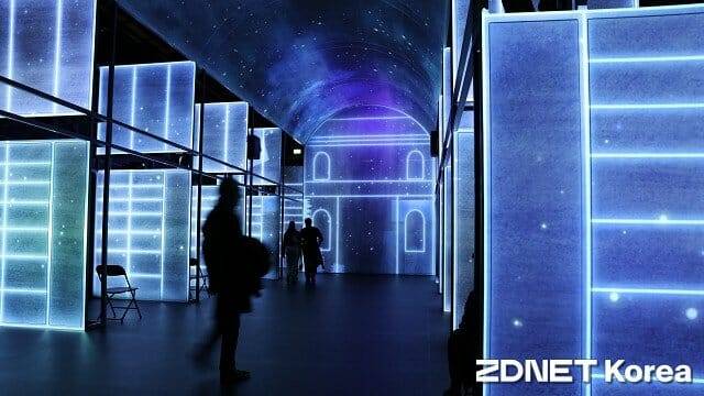 엡손 고광량 프로젝터로 구현된 아일랜드 더블린 트리니티 칼리지 내 몰입형 전시. (사진=지디넷코리아)