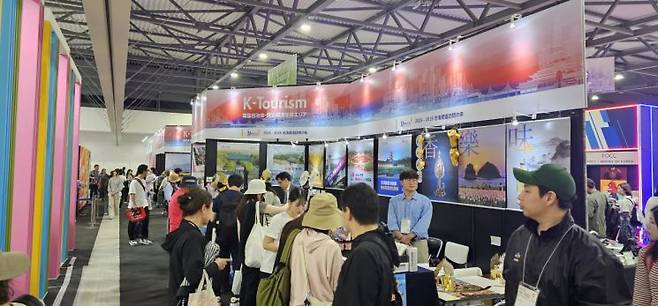 충남도가 지난 13일부터 16일까지 오사카 엑스포 부지 내에서 K-관광 페스타를 열어 관광객 유치 홍보를 하고 있다. /충남도 제공