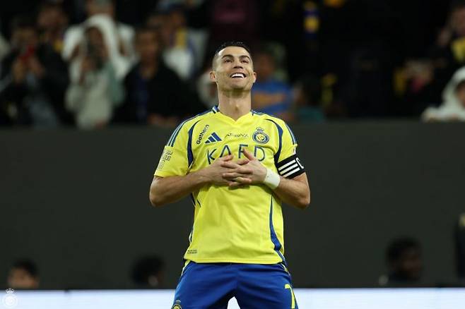 사우디아라비아 알나스르 소속 공격수이자 포르투갈 축구 국가대표 크리스티아누 호날두. 알나사르FC 홈페이지