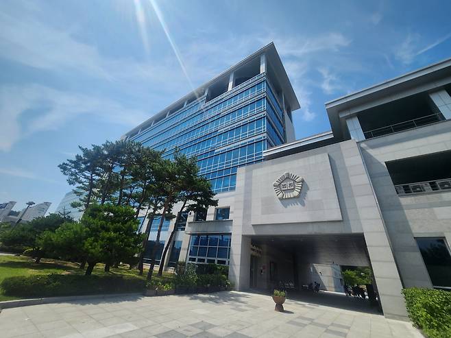 청주지법 전경. /신정훈 기자