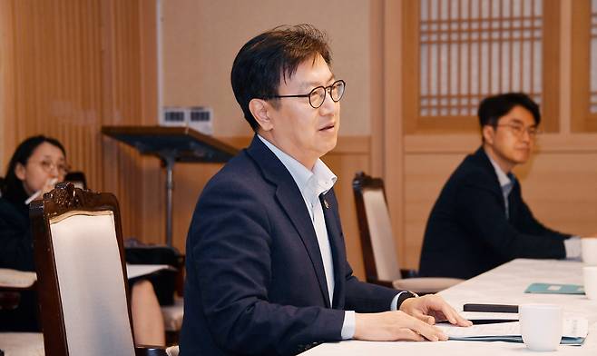 김범석 기획재정부 장관 직무대행이 16일 서울 종로구 정부서울청사에서 열린 '제45차 물가관계차관회의'를 주재하고 있다. /기획재정부 제공