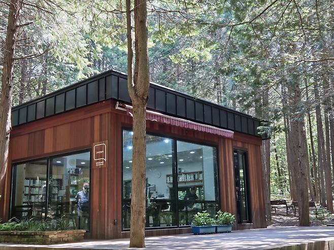 건지산 숲속 도서관