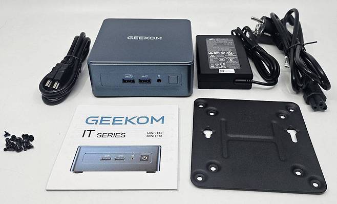 기컴 미니아이티 13 패키지 구성 / 출처=IT동아