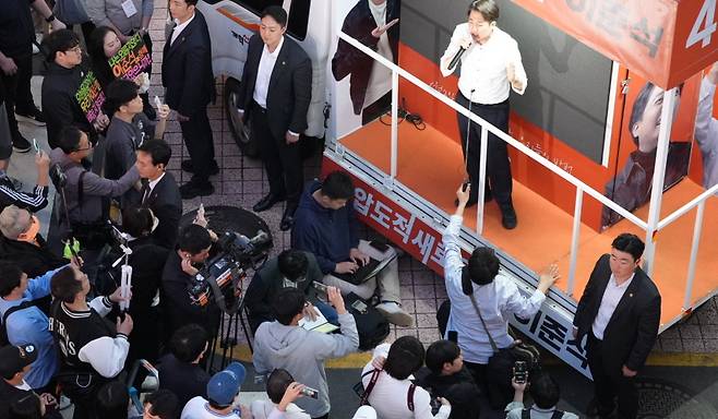 이준석 대선 후보다 15일 건대 입구 앞에서 거리 유세를 하고 있다. (개혁신당)