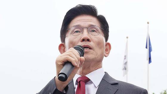 김문수 국민의힘 대선 후보가 15일 서울 서초구 대법원 앞에서 열린 사법부 수호 및 민주당 규탄대회에서 발언하고 있다. 임현동 기자