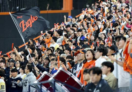 한화 이글스 팬들의 '환호'. 사진[연합뉴스]