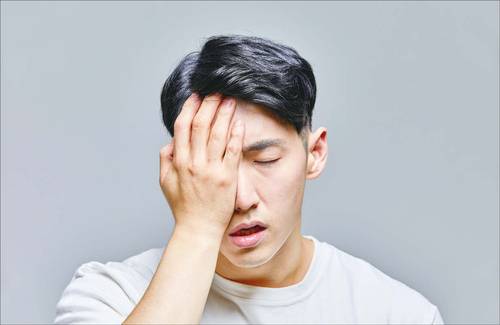 눈과 입이 파르르 떨리는 증상은 단순 마그네슘 부족이 아닌 안면경련 전조일 수 있다. (게티이미지뱅크 제공)