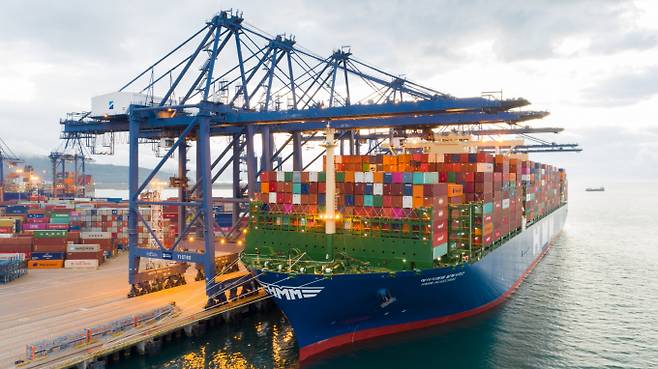 글로벌 해상운임이 2주 연속 오른 것으로 조사됐다. 사진은 HMM의 컨테이너선. /사진=HMM