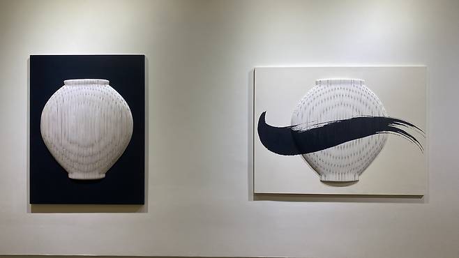 서울 강남구 라움아트센터 내 갤러리화이트원에 김령·박기훈 작가의 2인전 ‘각(刻)의 조화’ 작품들이 전시되어 있다. [갤러리화이트원 제공]