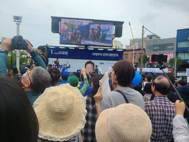 ▲이재명 후보는 "수도권과 비수도권의 차별에 치이고 영호남에서 홀대받고 호남에서도 전북이라고 대접을 받지 못하는 '3중 소외'를 겪어왔다. 소외감을 느끼는 전북인의 심정을 이해한다"고 말했다. ⓒ프레시안