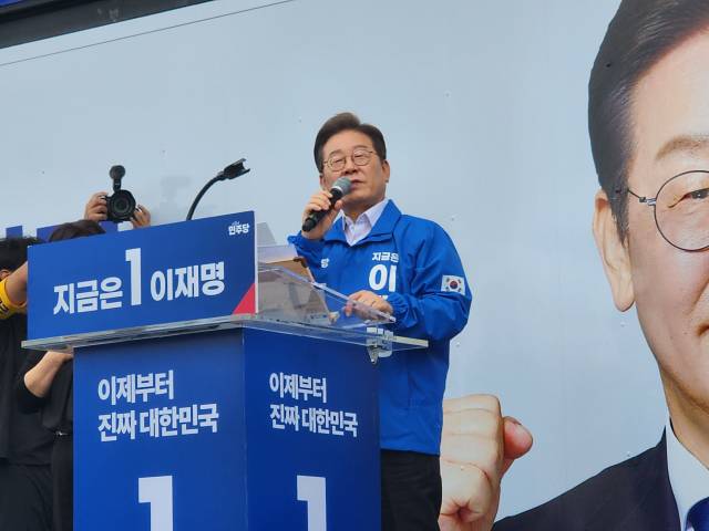 ▲이재명 더불어민주당 대선 후보가 16일 전북자치도 익산을 방문한 자리에서 "익산은 식품산업이 특화되어 있어K-푸드를 집중 육성할 것"이라고 밝혀 향후 국가식품클러스터 활성화의 탄력적 추진이 기대된다. ⓒ프레시안