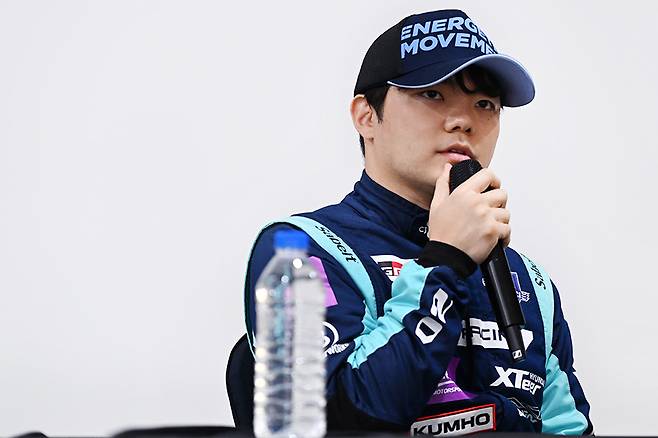 질문에 답변하는 김동은. 사진: 김학수 기자