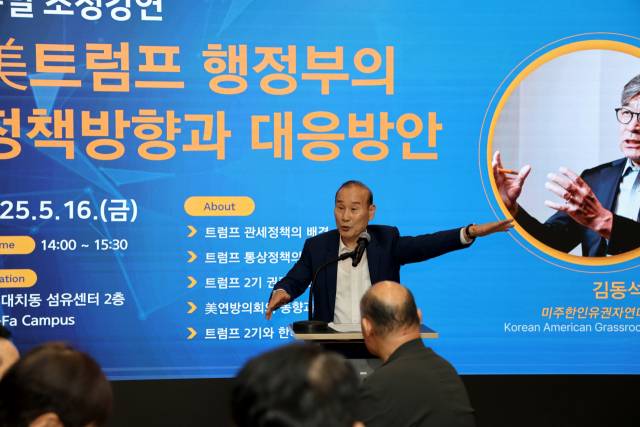 최병오 섬산련 회장이 16일 서울 삼성동 섬유센터에서 초청강연에 앞서 인사말을 하고 있다. 사진제공=섬산련