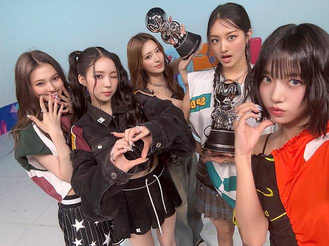 미야오, 'HANDS UP'으로 '엠카' 1위..음악방송 2관왕