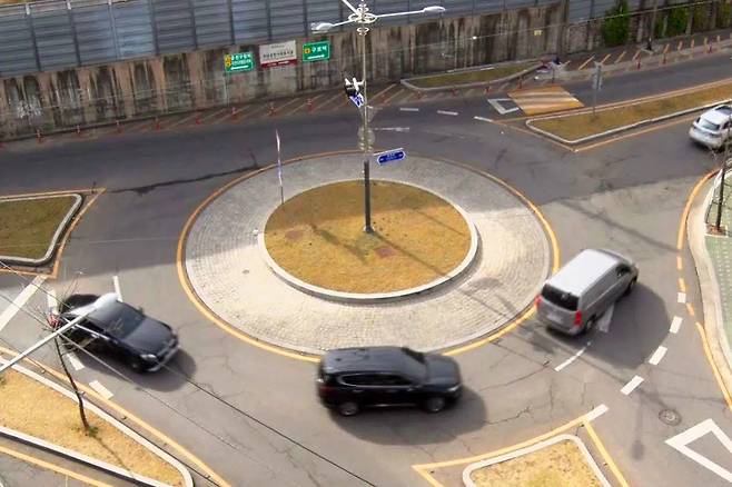 회전교차로의 화물차 턱