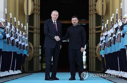 에르도안 대통령과 젤렌스키 대통령 [UPI 연합뉴스. 튀르키예 외무부 제공. 재판매 및 DB 금지]