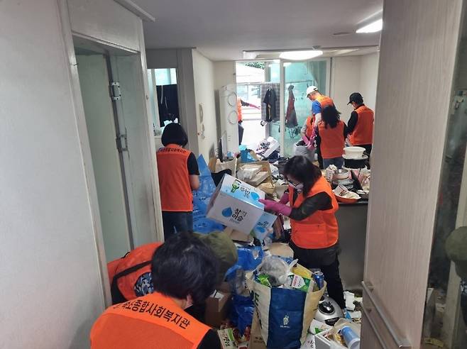 저장 강박 세대 청소 [주택관리공단 속초청대 제공.재판매 및 DB 금지]