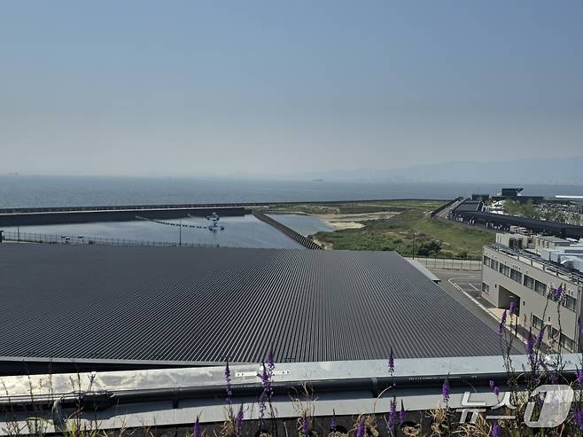 13일 일본 오사카·간사이 만국박람회(오사카 엑스포) 그랜드링 위에서 바라본 오사카 앞바다와 매립지 모습 ⓒ 뉴스1 김승준 기자