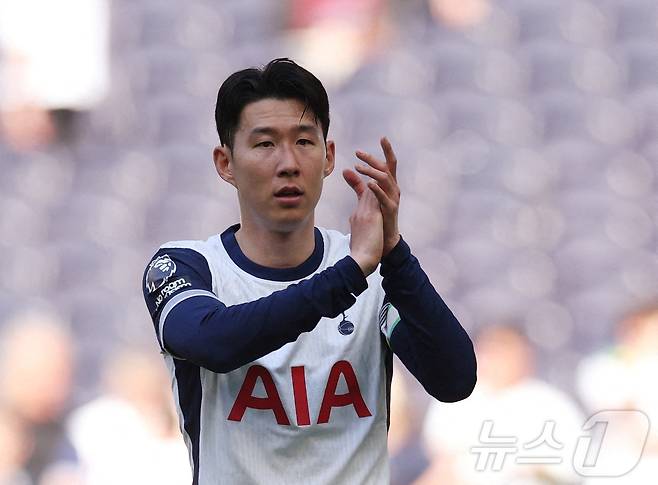 36일 만에 공식 대회 경기에서 선발 출전한 손흥민. ⓒ 로이터=뉴스1