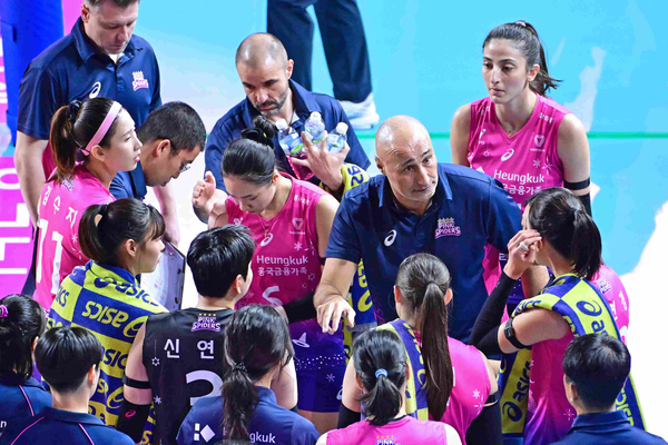 흥국생명 감독 시절 마르첼로 아본단자의 모습. 사진┃KOVO