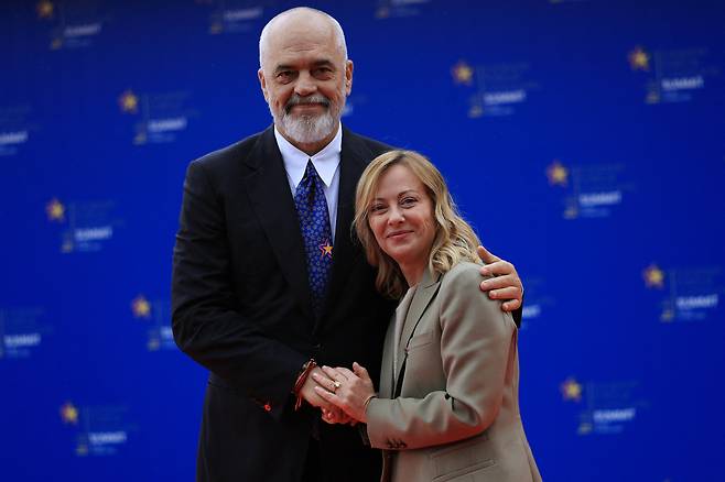 라마 총리와 멜로니 총리. /AFP 연합뉴스