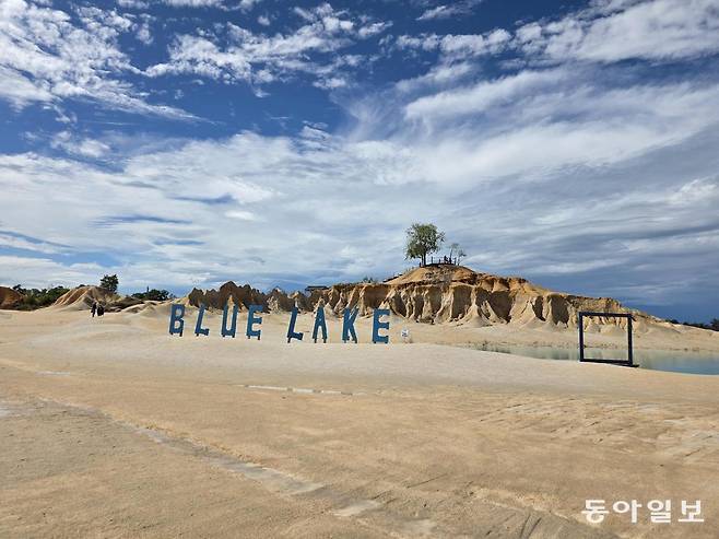 빈탄섬의 모래사막과 블루레이크.