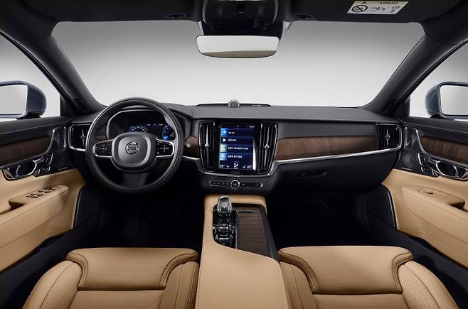 볼보 S90 B5 인테리어 사진=볼보