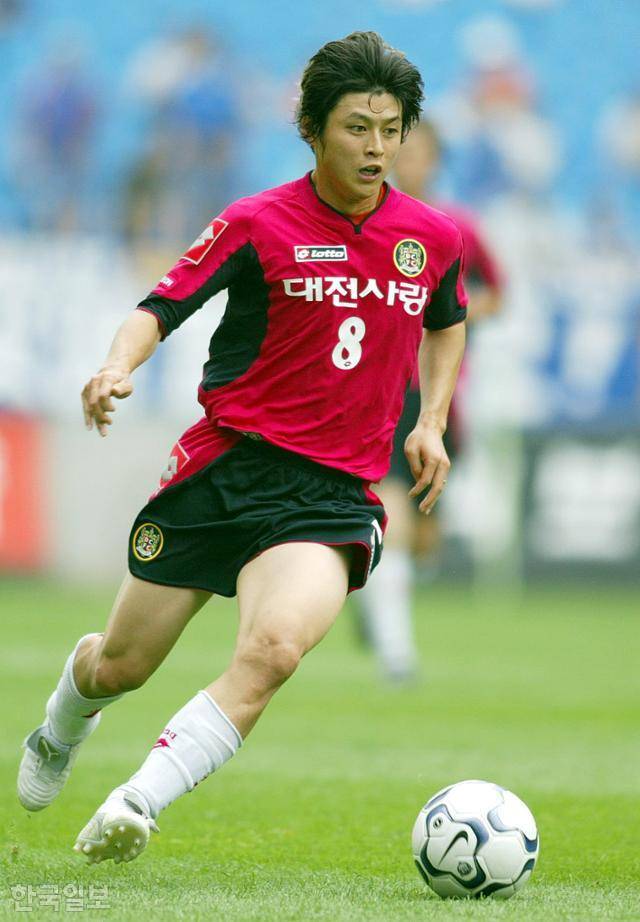 2003년 대전에서 활약한 이관우. 한국일보 자료사진